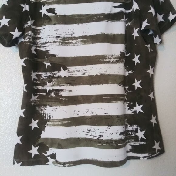 Denim & CO women's size M Olive green and white American flag print top - Picture 6 of 13